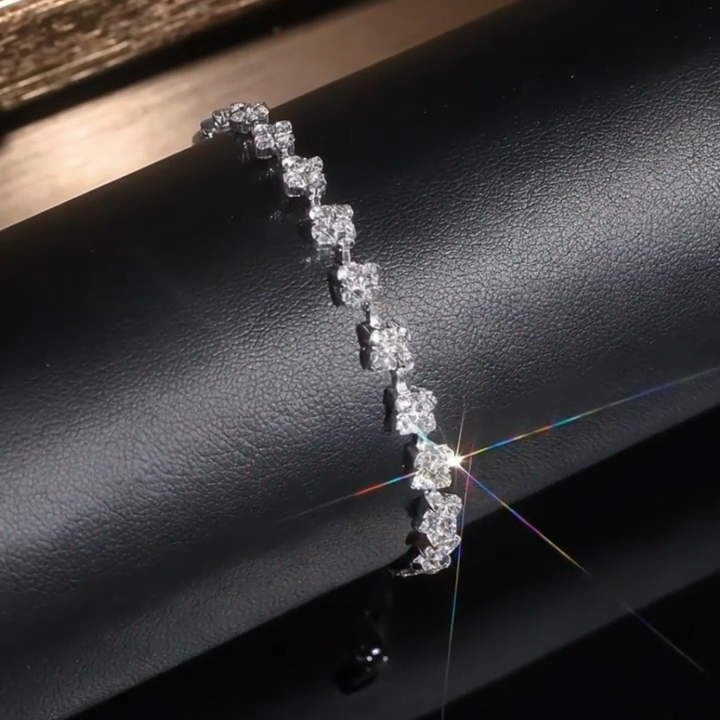 Bracelet élégant en cuivre carré avec griffes en strass